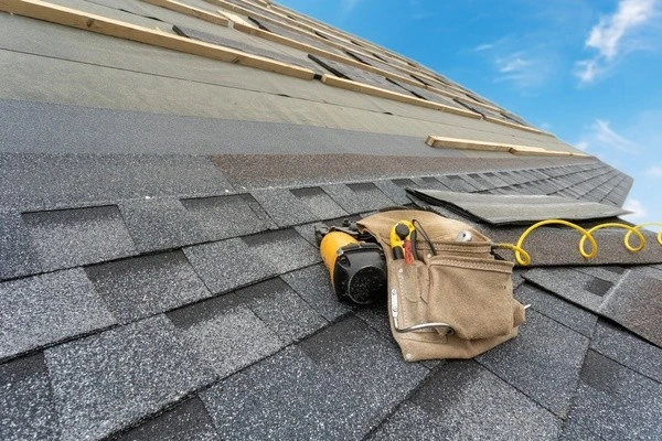 Professional roofing contractor in Hayward, CA